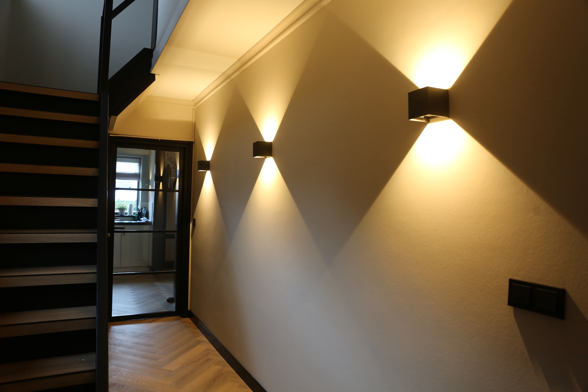 LightToday heeft voor een jong gezin uit Apeldoorn het lichtontwerp en de technische uitwerking gemaakt voor hun nieuwe leefkeuken.